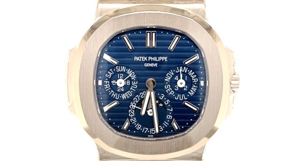 Buy Patek Philippe Nautilus PP 5740 1G today CHRONO95 Watch Boutique